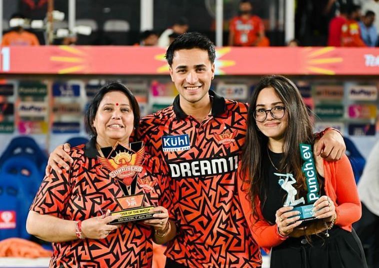 Abhishek Sharma with his mother Manju Sharma and sister Komal Sharma after winning the Player Of The Match award against CHennai Super Kings in IPL 2024 (Image Credits: Abhishek Sharma's Instagram)
